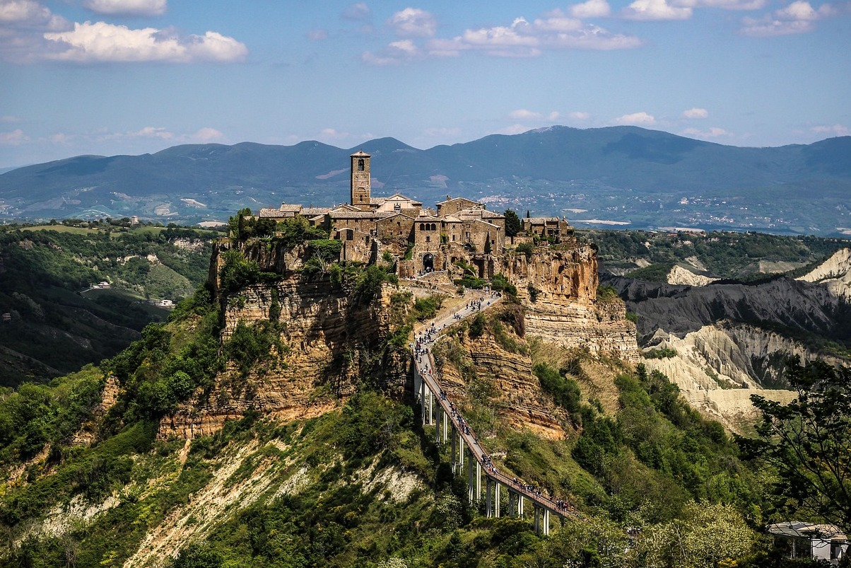 Итали | Багнорги үхэж буй тосгон - Bagnoregio | Secret World Trip Planner