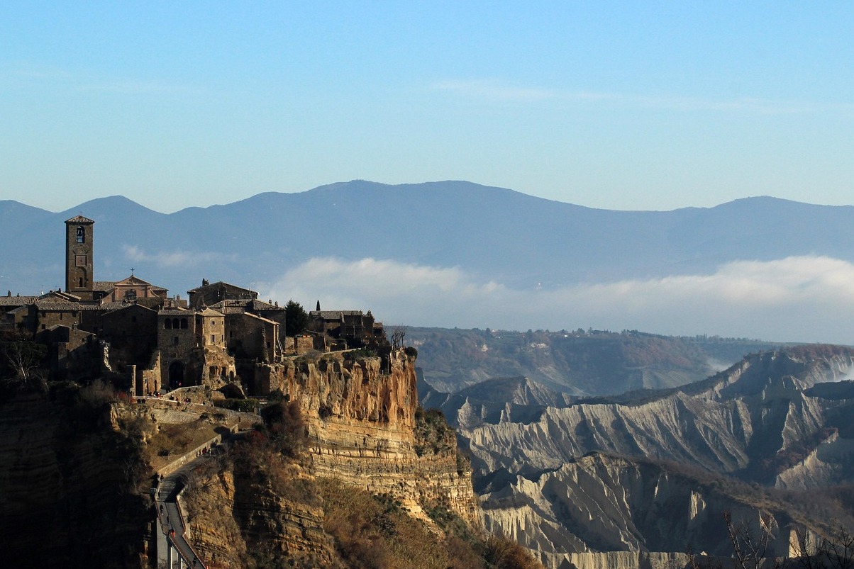 Итали | Багнорги үхэж буй тосгон - Bagnoregio | Secret World Trip Planner