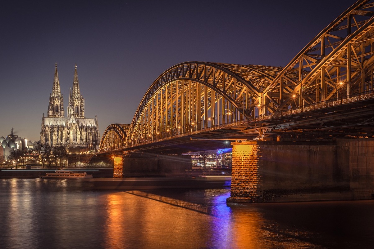 Hohenzollern Bridge and the ‘Love Padlocks' - Colonia | Secret World Trip Planner