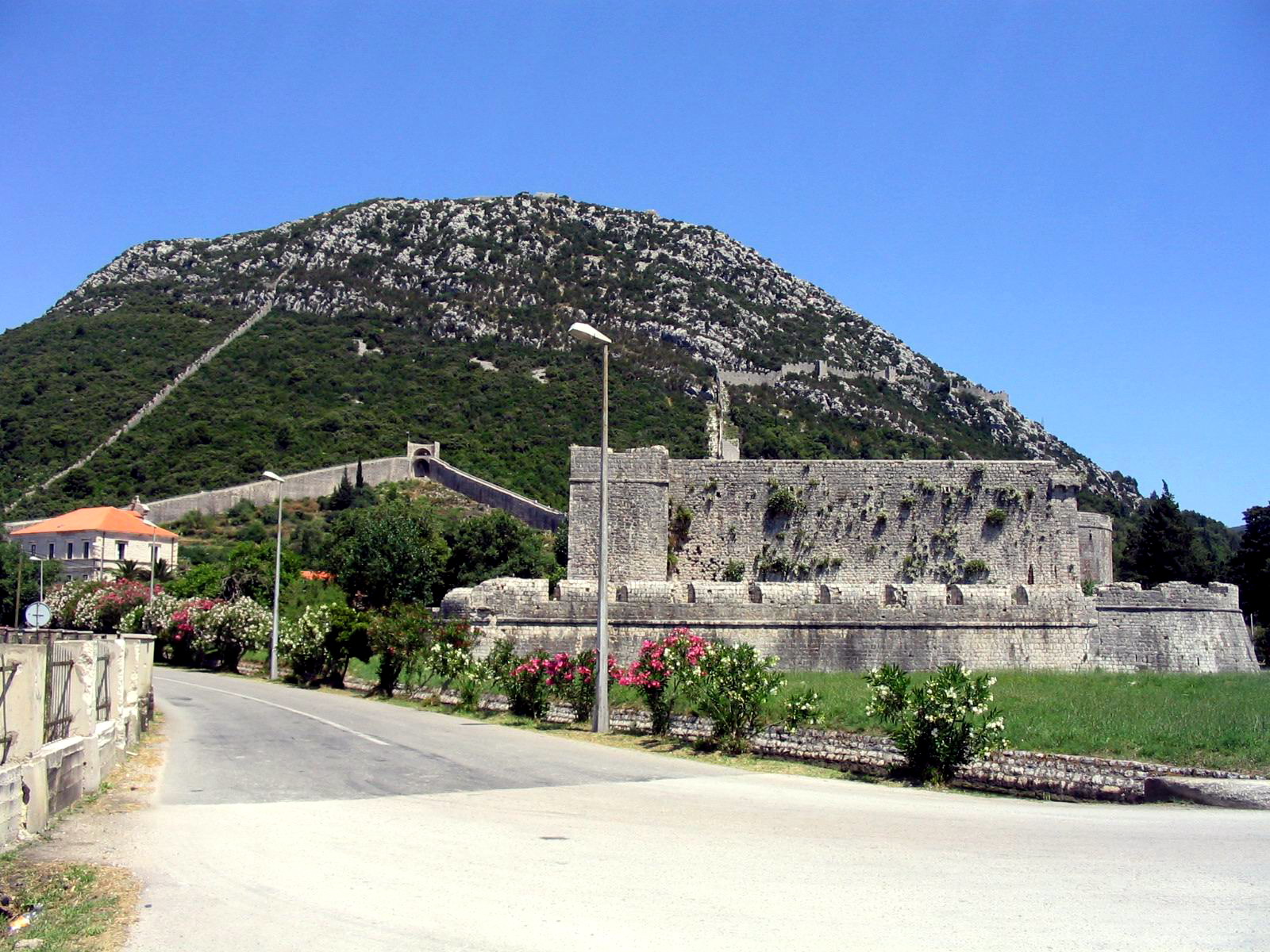 Ston: the longest fortified wall in the world - Secret World - Stagno | Secret World Trip Planner