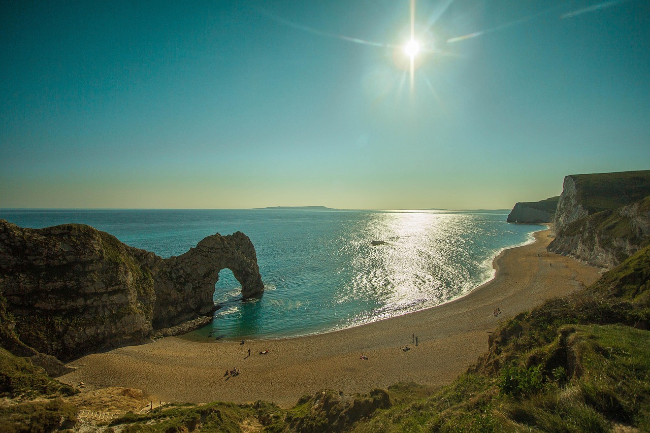 Durdle Door ...a spectacular beach on the British coast... - Durdle Door | Secret World Trip Planner