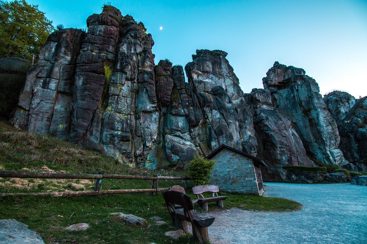 Externsteine: der mysteriöse Felsen. - Horn-Bad Meinberg | Secret World Trip Planner