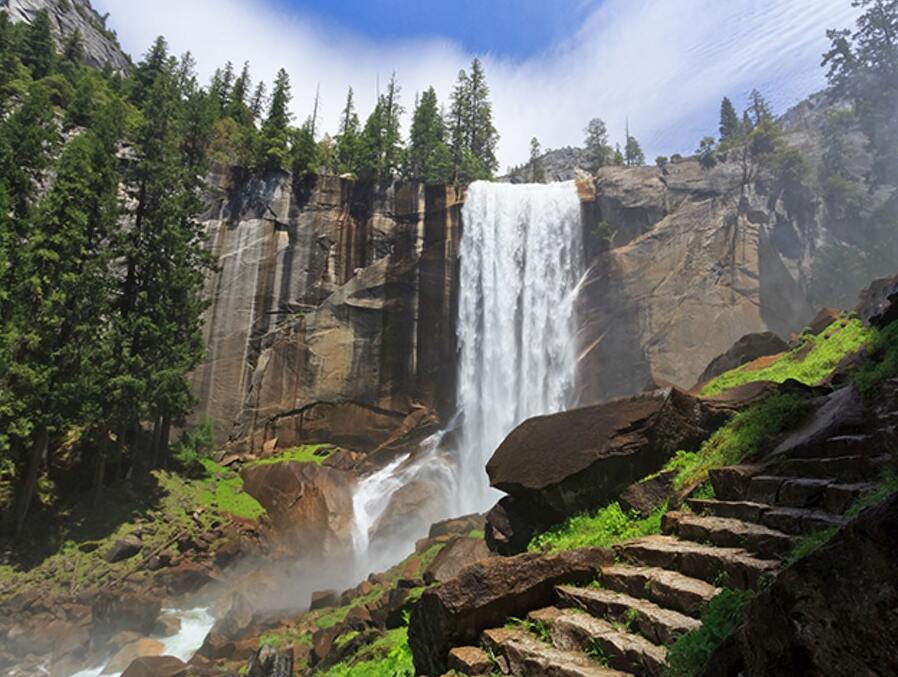 Vernal Fall:most powerful waterfalls in Yosemite — Yosemite Valley