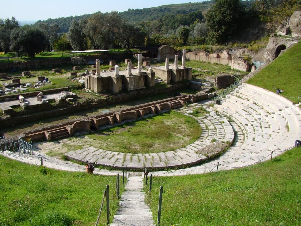Teatro romano di Teanum Sidicinum - Caserta | Secret World Trip Planner