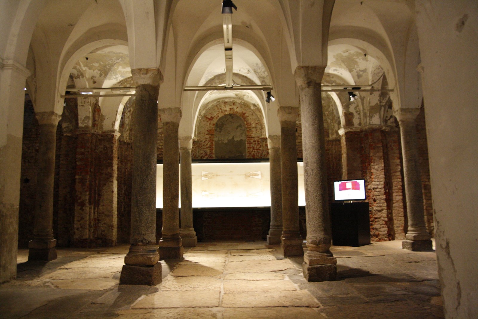 Milan | San Sepolcro crypt - Milano | Secret World Trip Planner