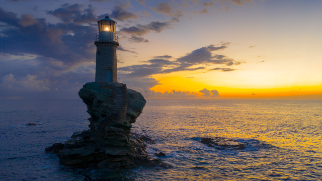 Tourlitis Lighthouse - Mar Egeo | Secret World Trip Planner