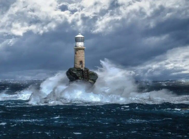 Tourlitis Lighthouse - Mar Egeo | Secret World Trip Planner