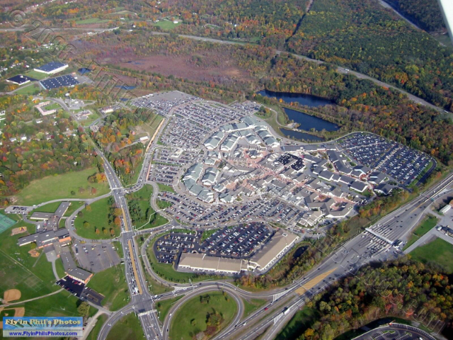 Woodbury Common Premium Outlets: A Shopaholic's Dream Just Outside NYC - Woodbury | Secret World Trip Planner