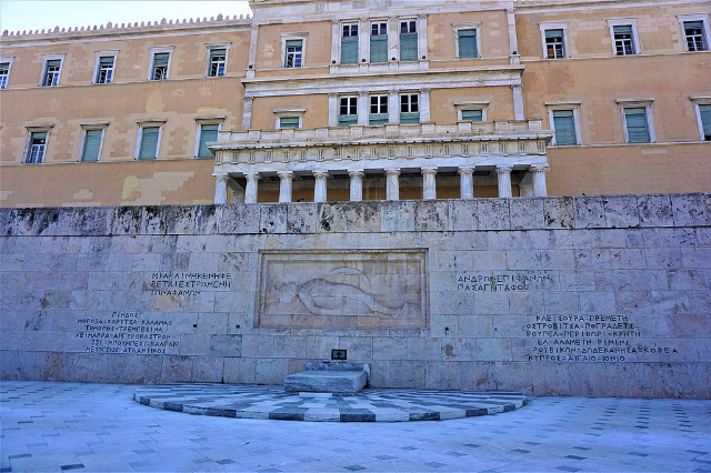 The Changing of the Guards  - Monument to the Unknown Soldier | Secret World Trip Planner