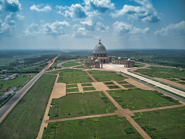 Basilique Notre-Dame de la Paix - Yamoussoukro | Secret World Trip Planner