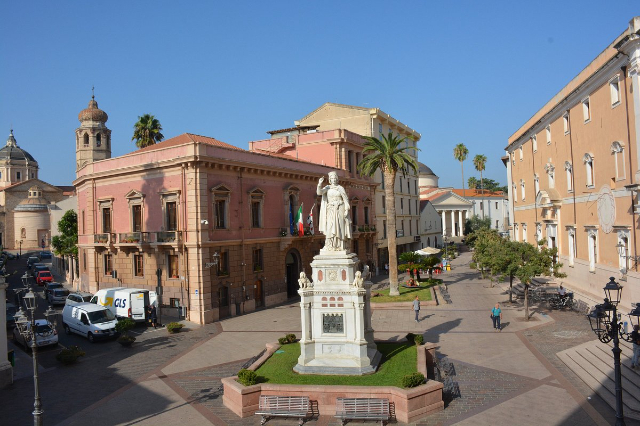 Piazza e statua di Eleonora d’Arborea — Oristano