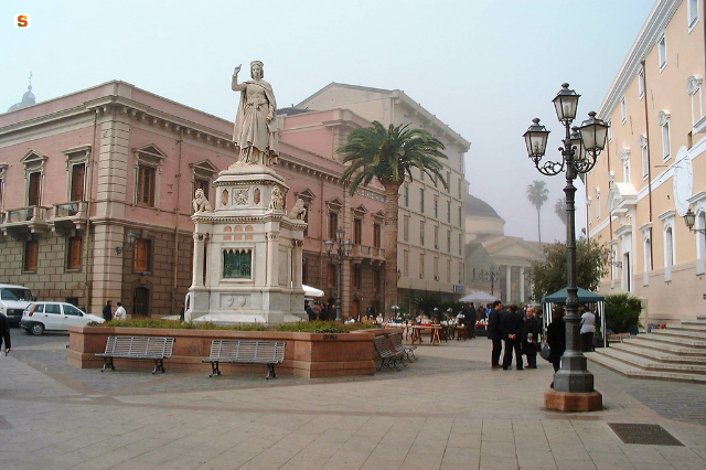 Piazza e statua di Eleonora d’Arborea - Oristano | Secret World Trip Planner
