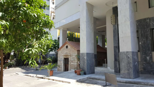 Die Kirche von Agia Dynami: Ein Heiligtum aus der byzantinischen Epoche, umhüllt von der Moderne - Athina | Secret World Trip Planner
