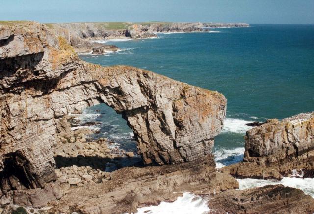 Pembroke | The Green Bridge of Wales - Pembrokeshire Coast Path | Secret World Trip Planner