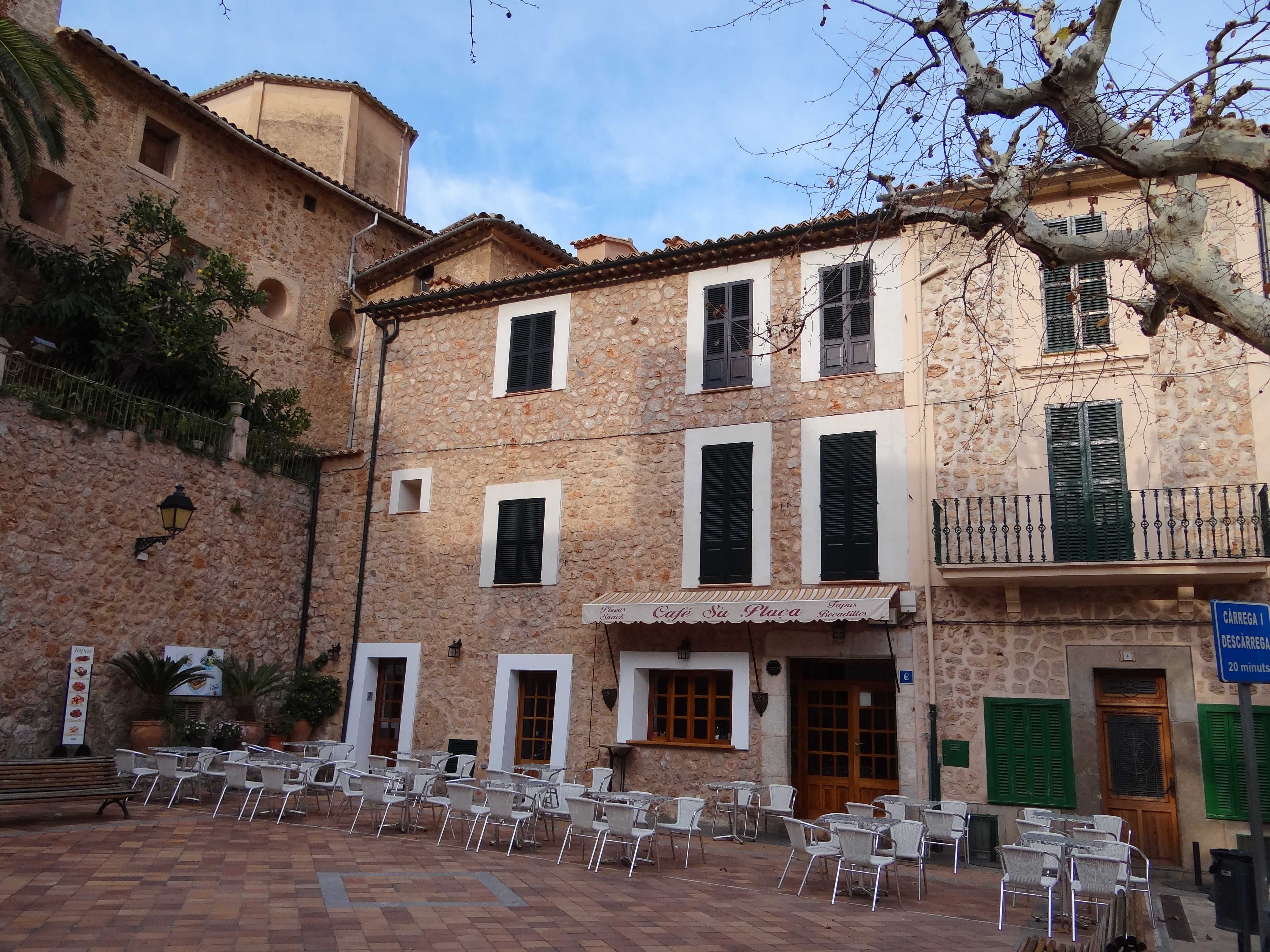 Fornalutx | A stony village perfumed by lemon and orange groves - Fornalutx | Secret World Trip Planner