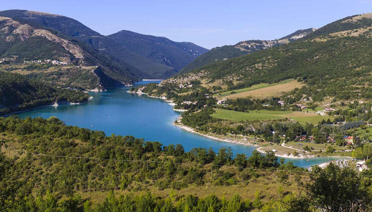 Marche | Il lago di Fiastra - Lago di Fiastra | Secret World Trip Planner