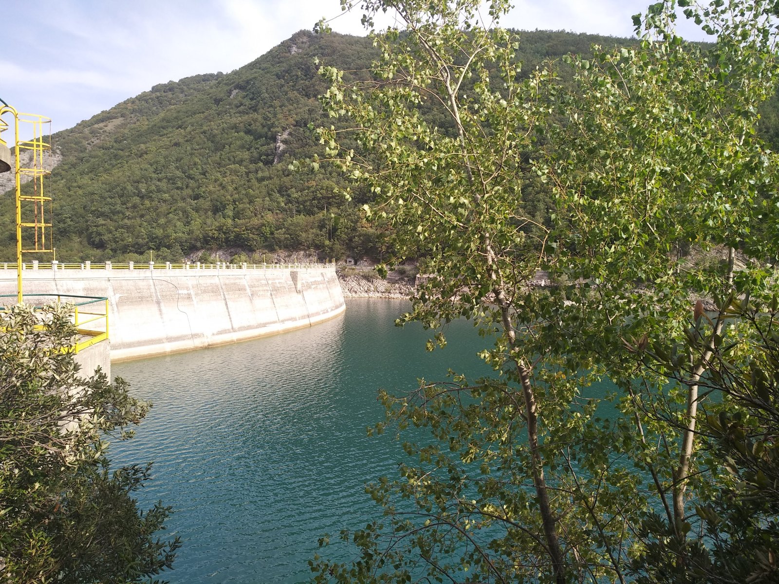 Marche | Il lago di Fiastra - Lago di Fiastra | Secret World Trip Planner