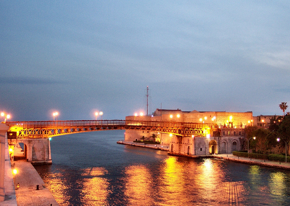 Таранто ва поворотный bridge - Taranto | Secret World Trip Planner