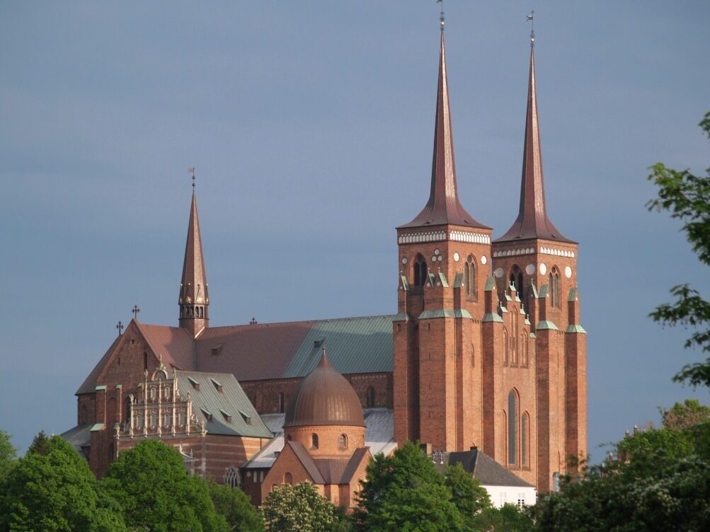 Roskilde und die prächtige Kathedrale aus rotem Backstein — Roskilde