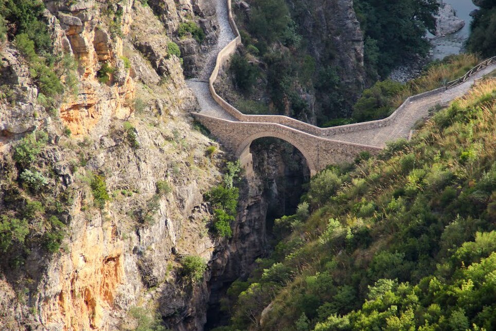 Raganelo i Vražji most - Civita | Secret World Trip Planner