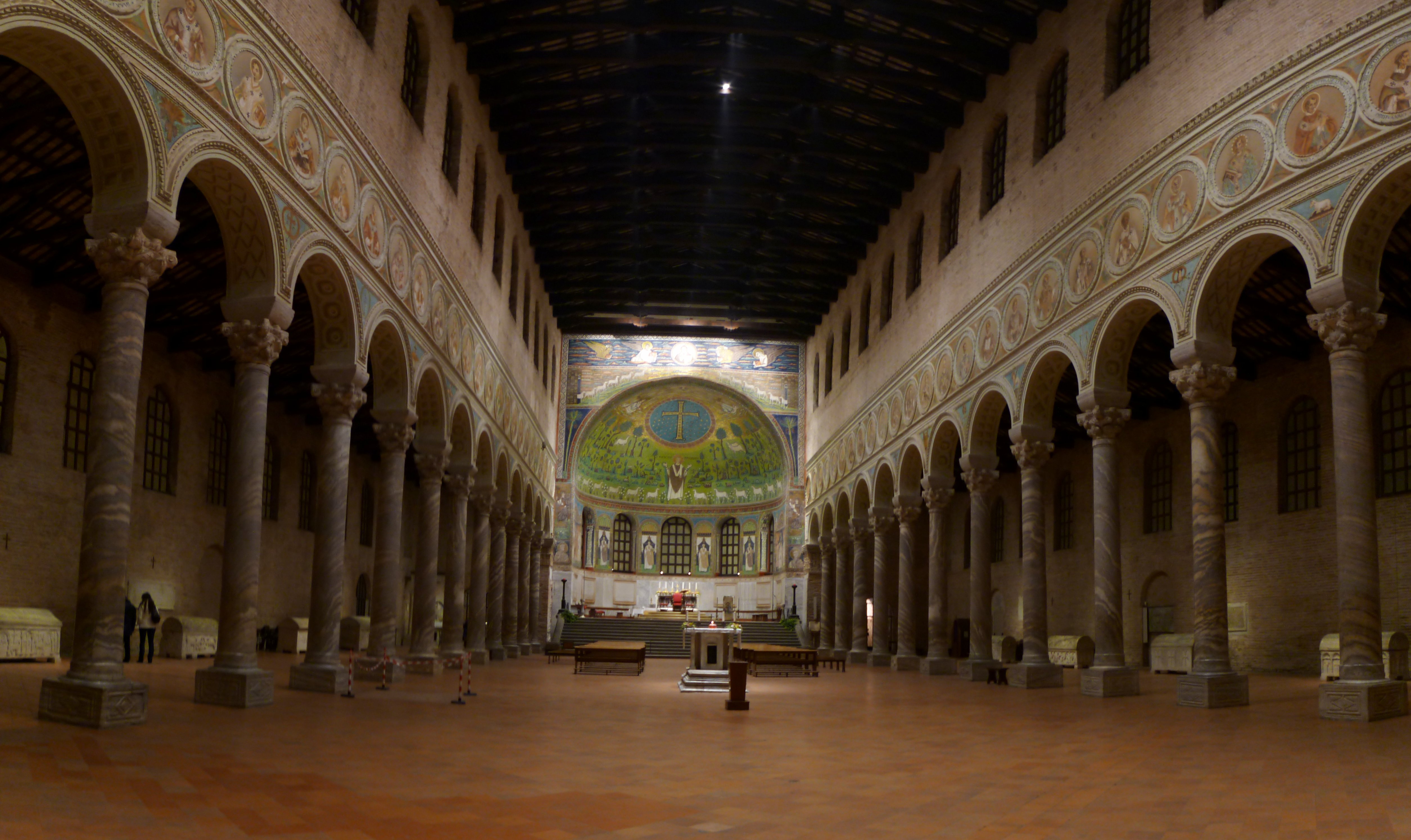 क्लासेसमधील सेंट'अपोलिनरेची बॅसिलिका - Ravenna | Secret World Trip Planner
