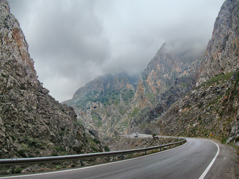 Die imposante Kourtaliotiko-Schlucht - ΤΚ | Secret World Trip Planner