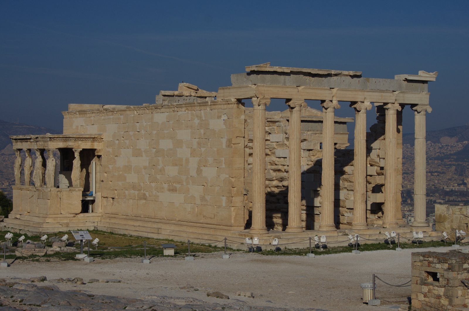 Akropolis :Loggia delle Cariàtidi [Loggia delle Cariàtidi - Atene | Secret World Trip Planner