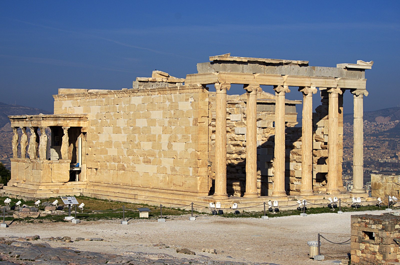 Akropolis :Loggia delle Cariàtidi [Loggia delle Cariàtidi - Atene | Secret World Trip Planner