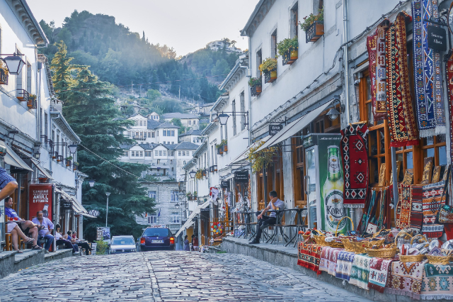La pittoresca città di Gjirokastra - Gjirokastër County | Secret World Trip Planner