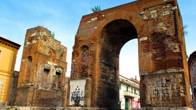 Hadrian's Arch - Santa Maria Capua Vetere | Secret World Trip Planner