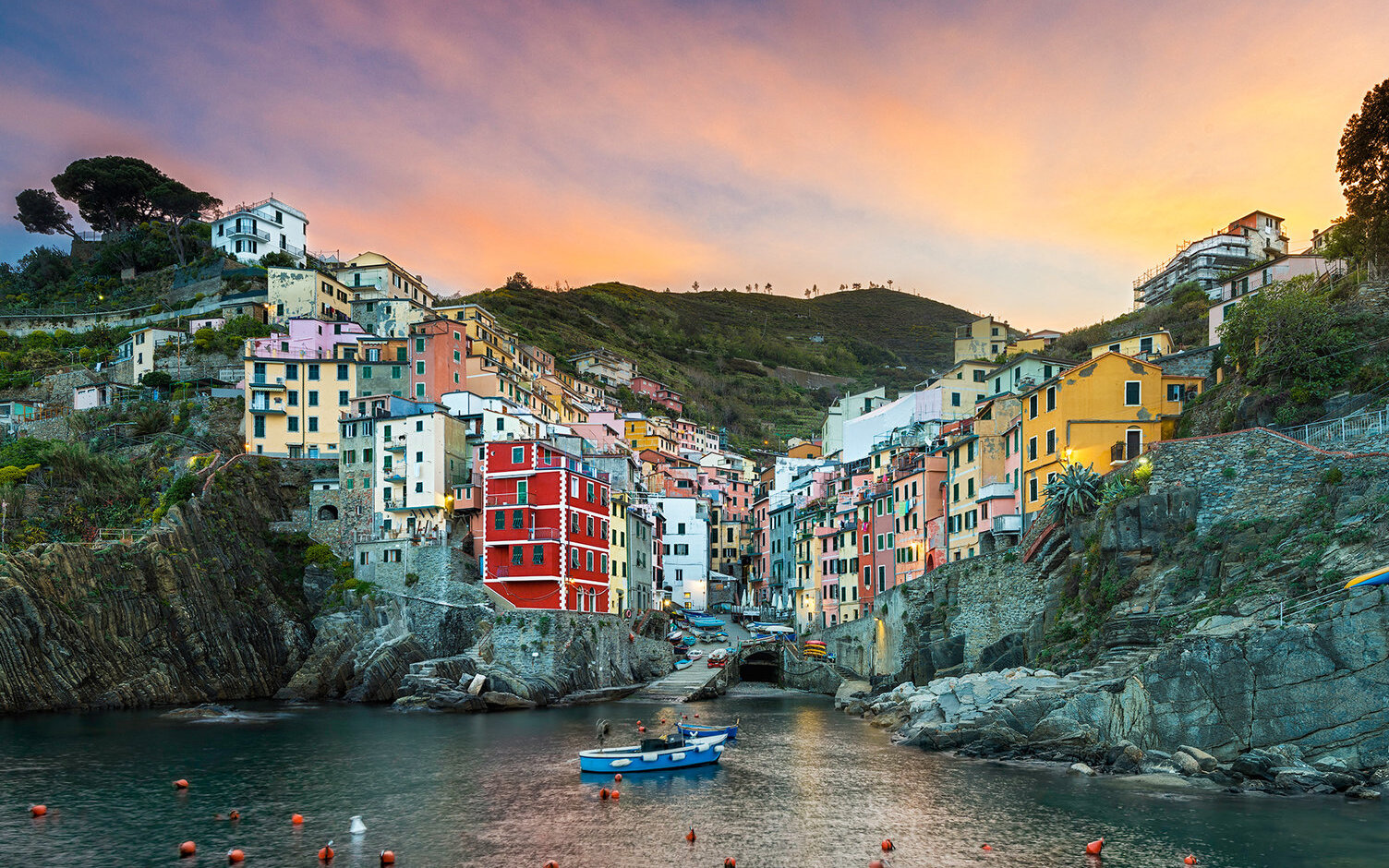 Riomaggiore మరియు దాని రంగుల ఇళ్ళు - Riomaggiore | Secret World Trip Planner