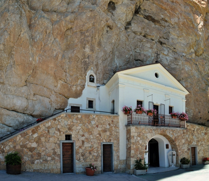 Vallepietra und das Heiligtum der Heiligen Dreifaltigkeit - Vallepietra | Secret World Trip Planner