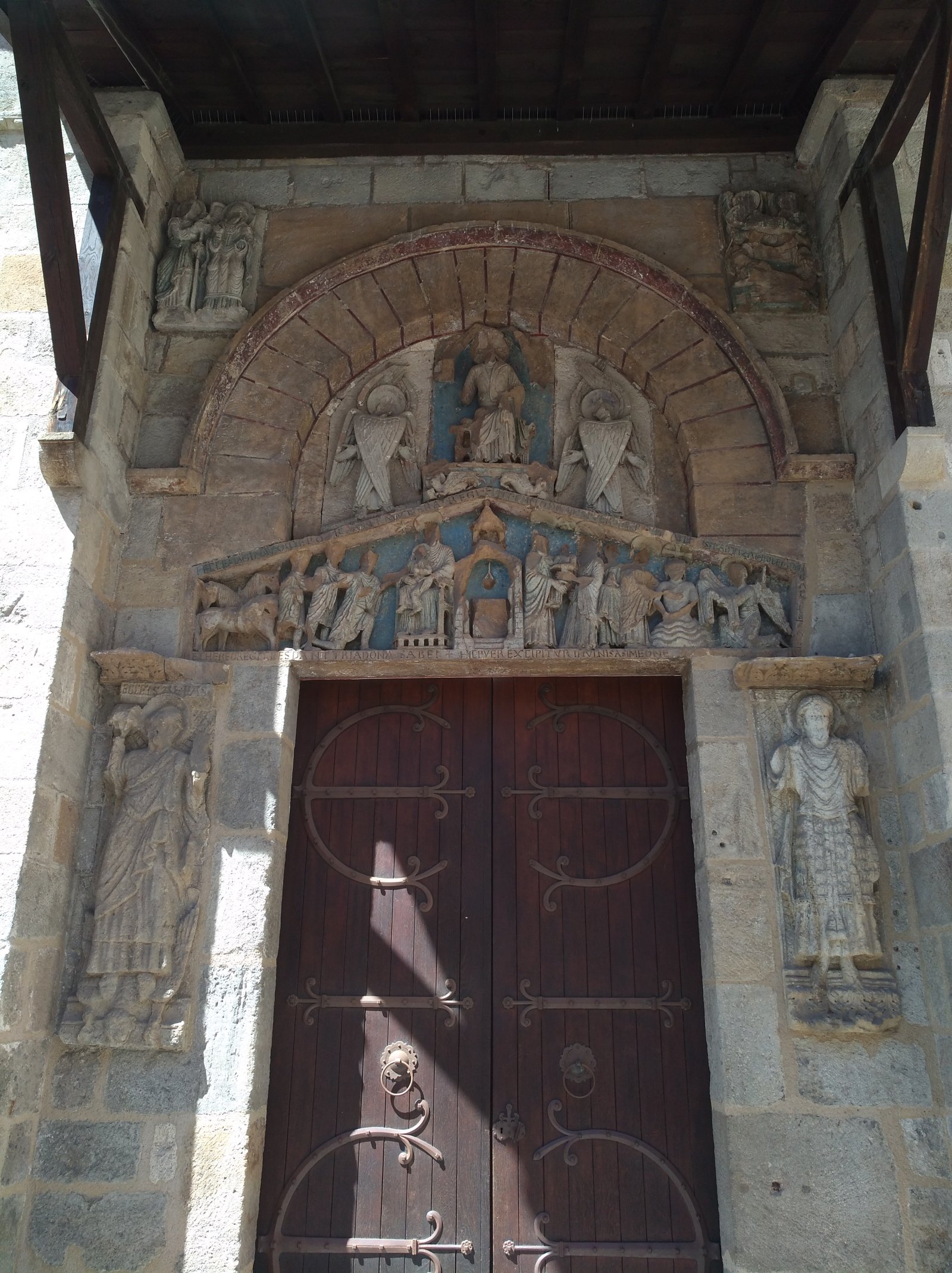 Basilique Notre Dame du Port - Clermont-Ferrand | Secret World Trip Planner