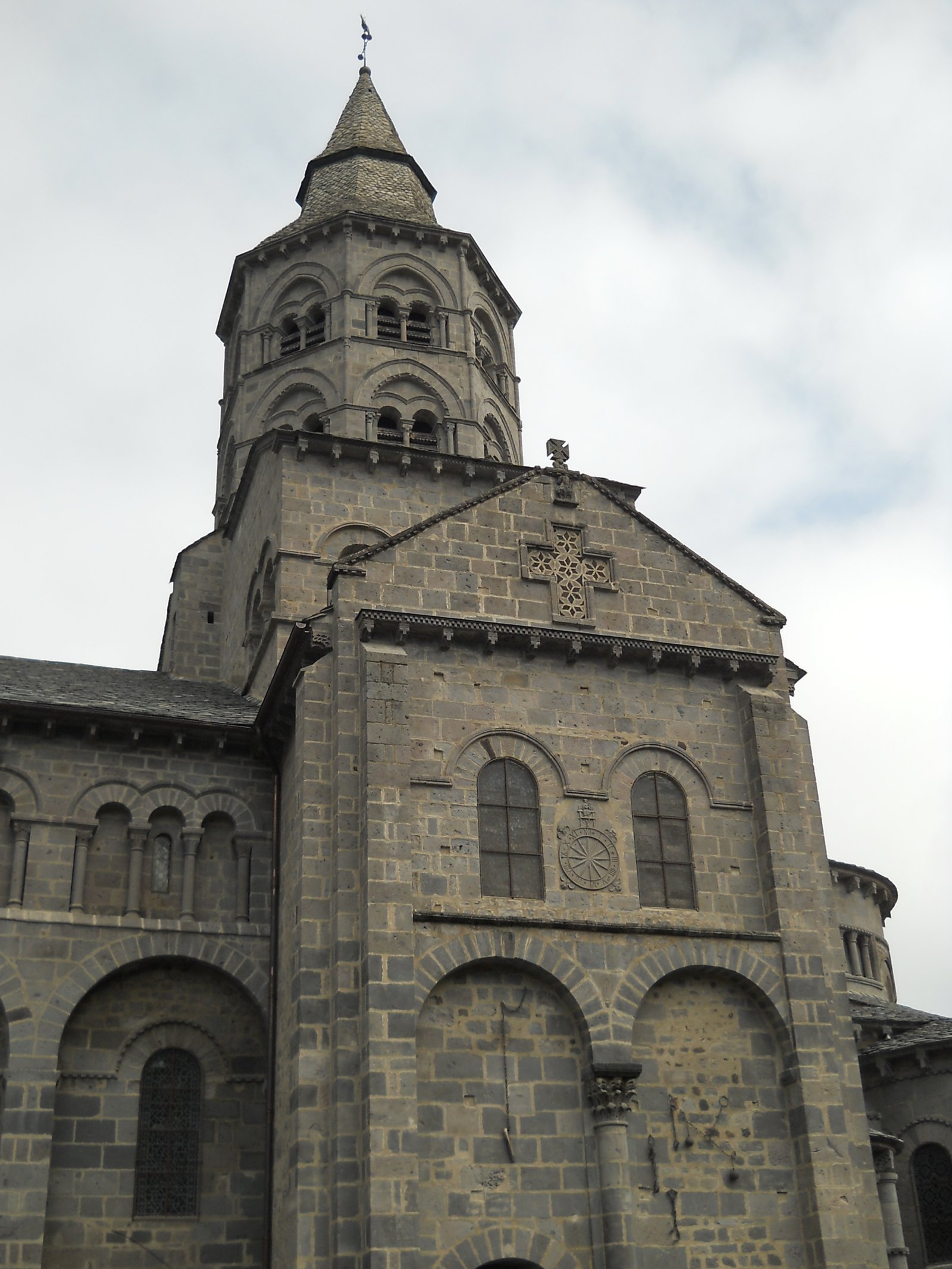 Orcival | Basilique Notre-Dame - Orcival | Secret World Trip Planner