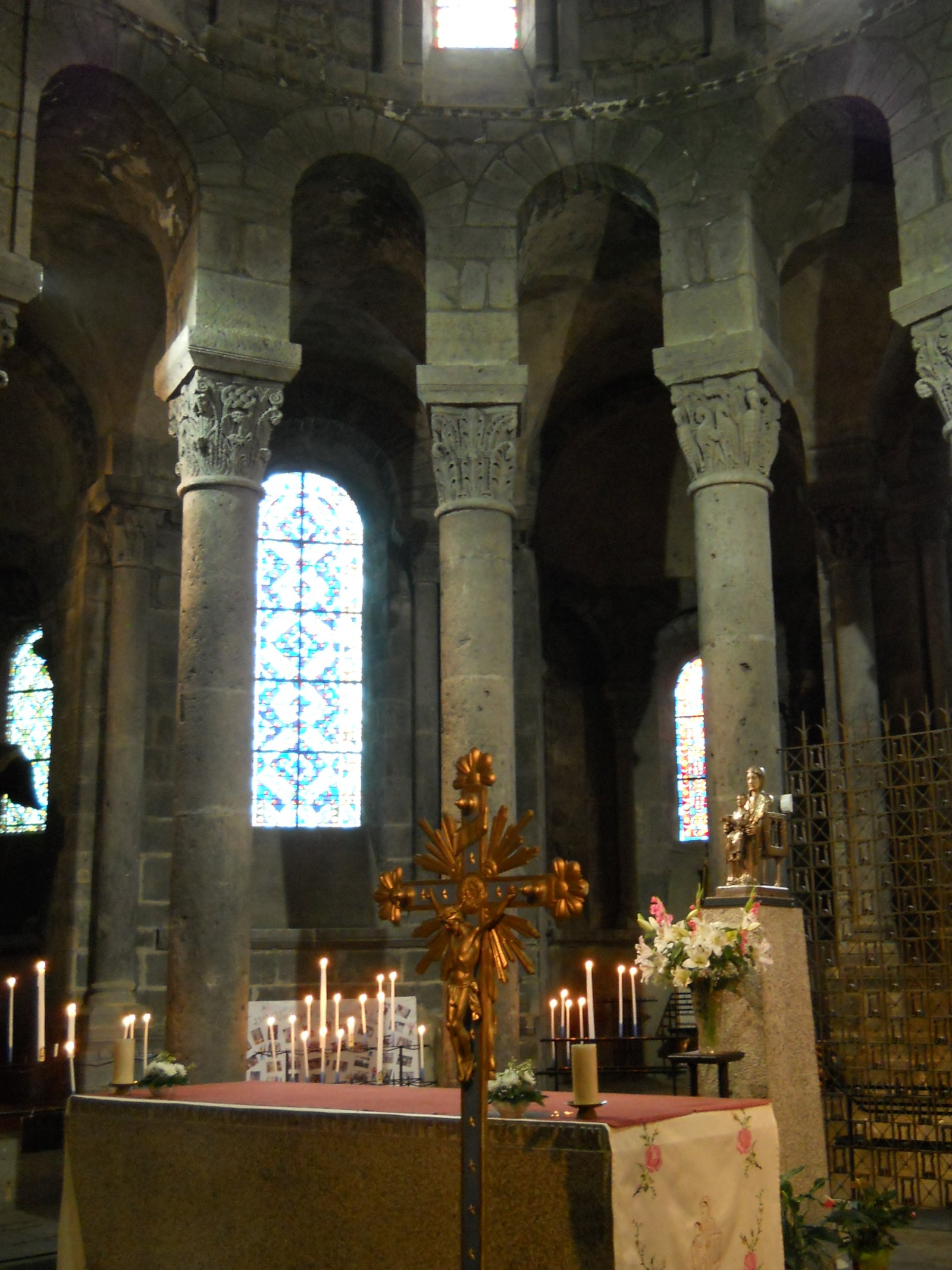 Orcival | Basilique Notre-Dame - Orcival | Secret World Trip Planner