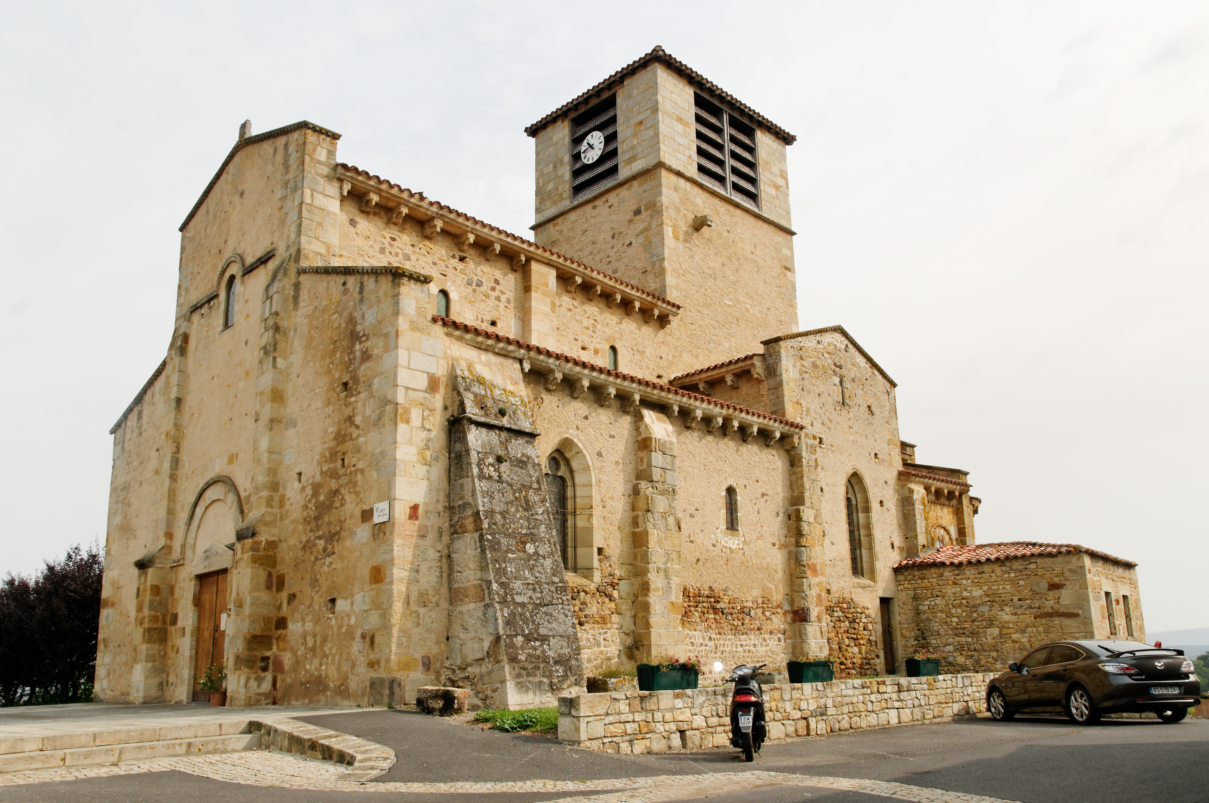 Kirche Auvergne | Saint-Jean, - Glaine-Montaigut | Secret World Trip Planner