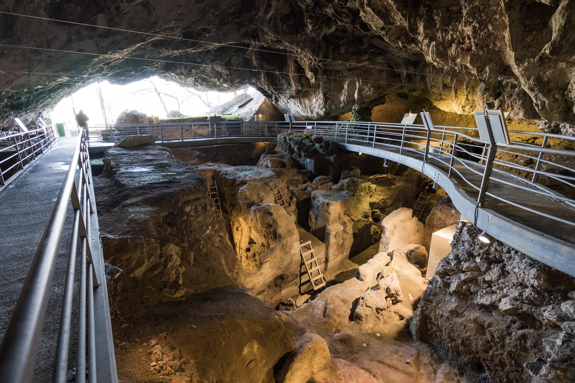 Greece:Theopetra Cave and the oldest ruins in the world  — Vasiliki