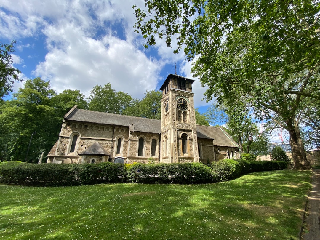London | Alte Kirche St. Pancras - Pancras Rd | Secret World Trip Planner