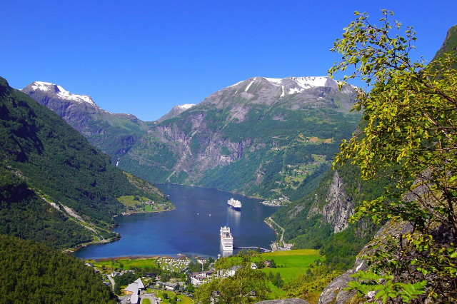 The Fly Valley Thief — Geiranger
