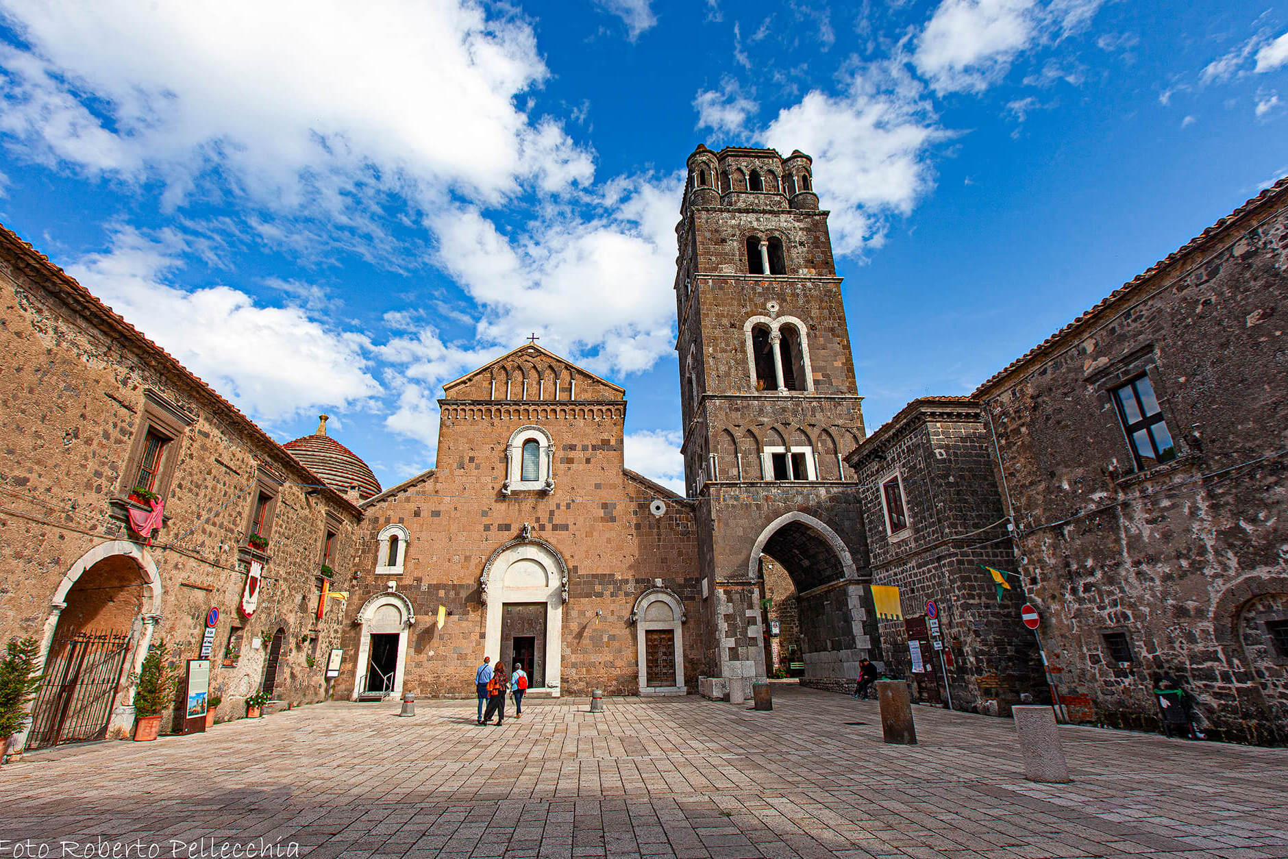 Piazza Vescovado, le cœur de Casertavecchia - Caserta Vecchia | Secret World Trip Planner