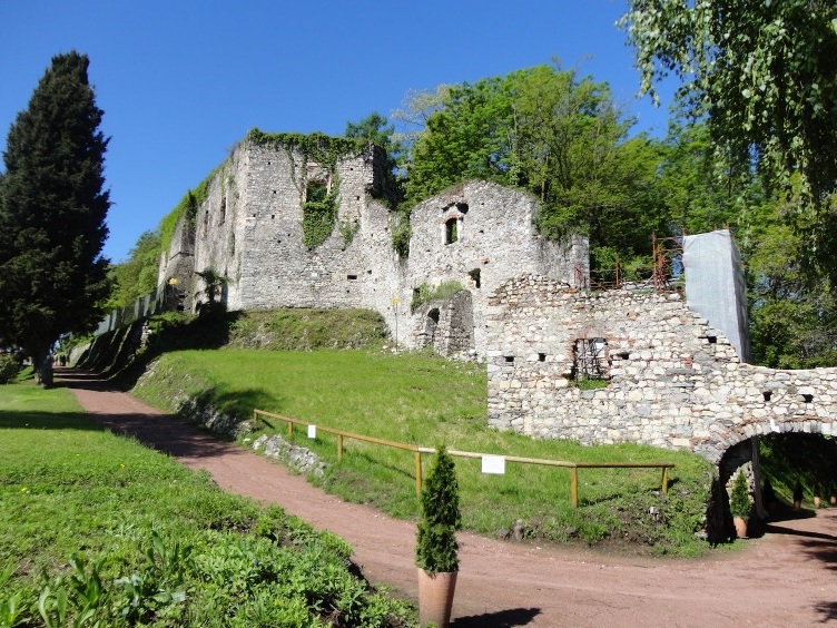 La  Rocca Borromea di Arona - Arona | Secret World Trip Planner