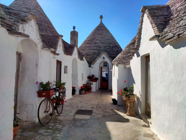 აია პიკოლას რაიონი - Alberobello | Secret World Trip Planner