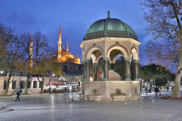 Der deutsche Springbrunnen — Atmeydanı Cd.