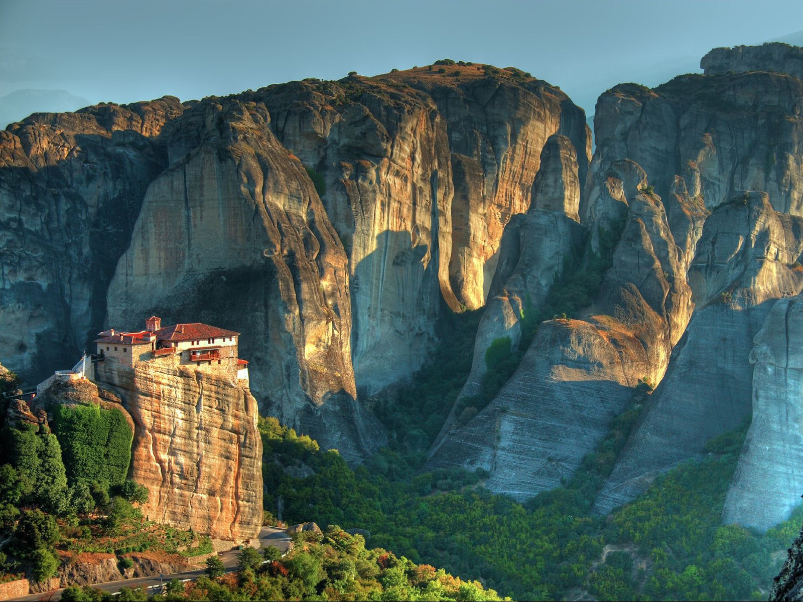 Meteors - Kalambaka | Secret World Trip Planner