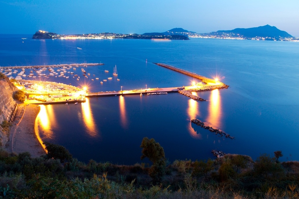 पैनोरमा से Monte di Procida - 80070 Monte di Procida NA | Secret World Trip Planner