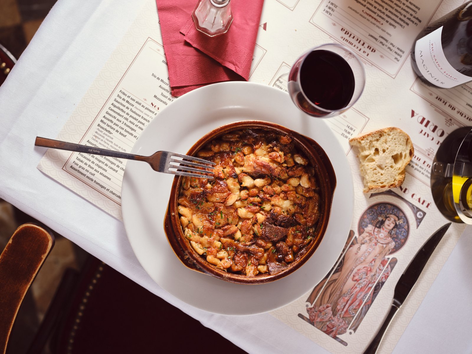 Cassoulet ist ein Komfortgericht aus weißen Bohnen mit Fleisch - Tolosa | Secret World Trip Planner