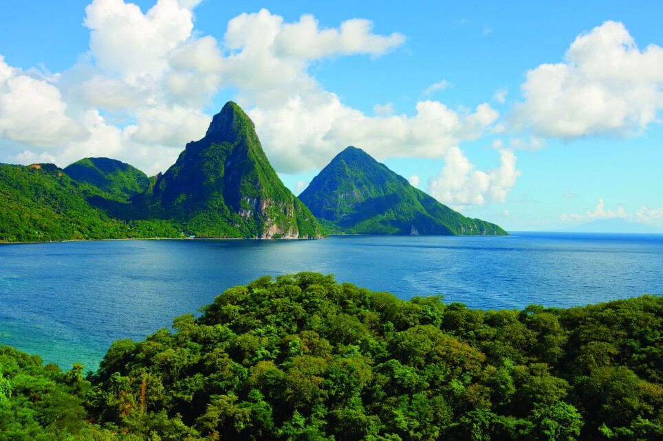 Die Pitons, die Zwillingsgipfel von St. Lucia — Piton Mitan