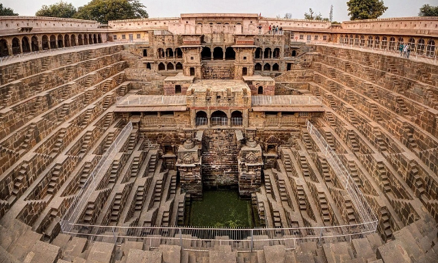 Der alte Brunnen von Chand Baori — Bandikui