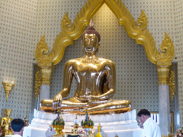 Wat Traimit Withayaram and the Golden Buddha — Khet Samphanthawong