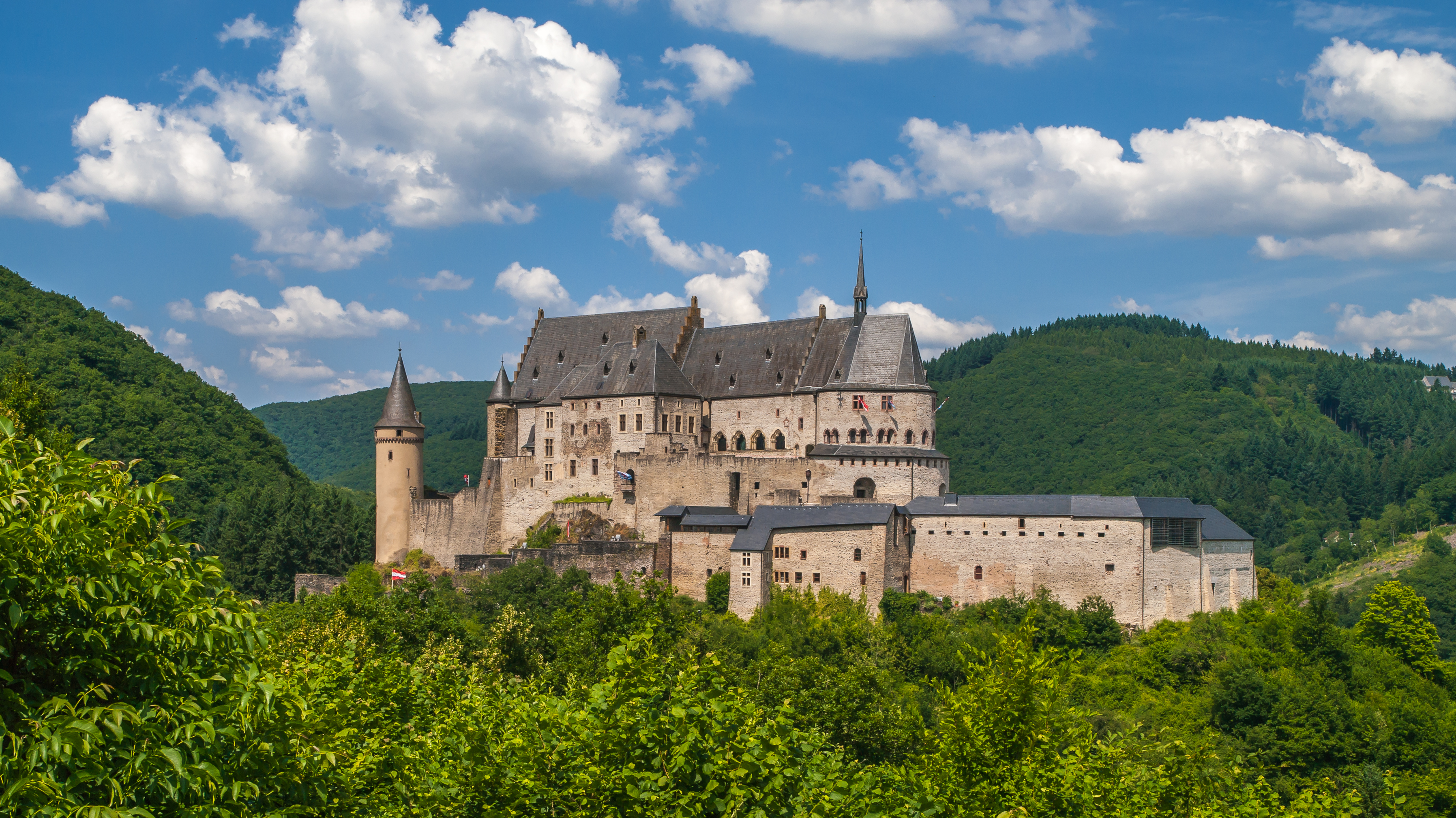 Luxembourg | The beautiful Vianden Castle - Vianden | Secret World Trip Planner